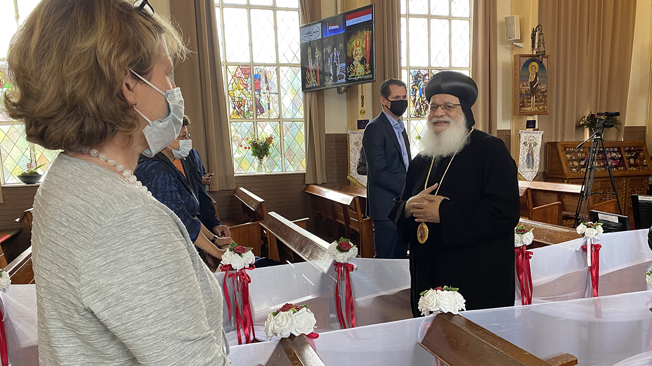 In het kader van haar pelgrimage langs de lidkerken bezocht Christien Crouwel, algemeen secretaris van de Raad, de Koptisch-Orthodoxe Kerk. Die vierde het zevende lustrum: in 1985 namen zij een eigen Godshuis in gebruik in Nederland. 